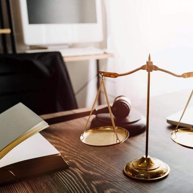 Contacte con Cardona Abogados para un asesoramiento legal profesional